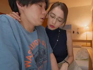 Anh trai mưa được 2 em cấp dưới đến tận nhà chăm sóc mỗi ngày